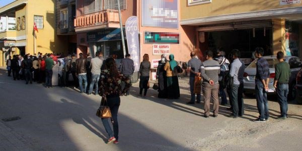 Açıköğretim bürolarında kayıt kuyruğu!