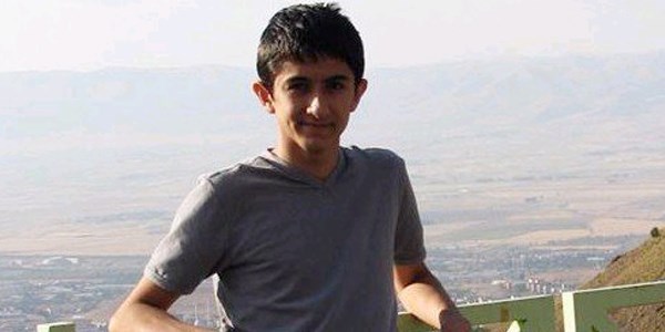 Kendisini bıçaklayan öğrenci hayatını kaybetti