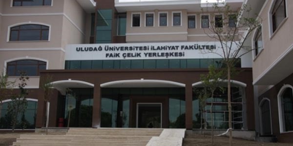 İlahiyat Fakültesi 'papaz' arıyor