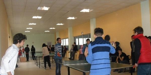 Okullar arası tenis turnuvası yapıldı