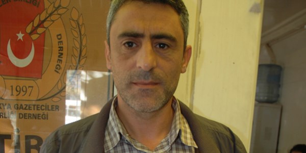 polis memuru yolda bulduğu cüzdanı sahibine ulaştırdı
