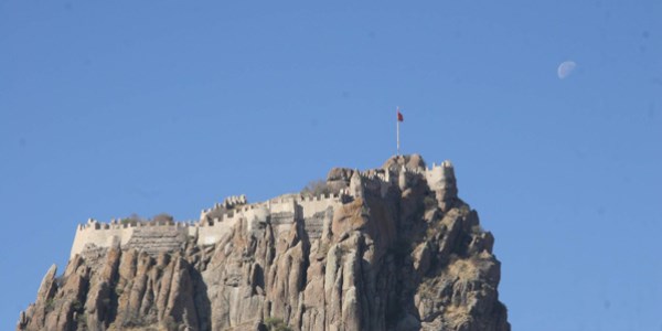 Öğle saatinde ay manzarası görenleri büyüledi