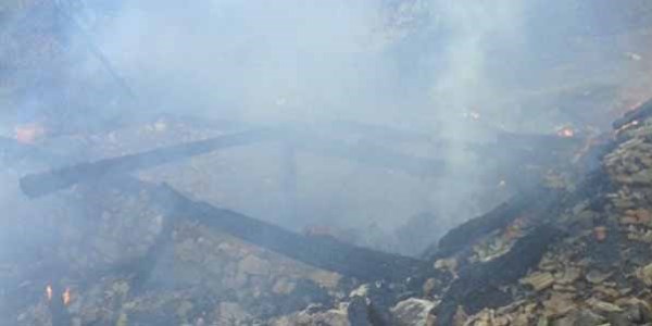 Vezirk�pr�'de ��kan yang�nda 2 ev 1 ambar yand�