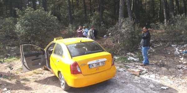 'Düğüne gidiyoruz' diyerek bindikleri taksiyi gasp ettiler