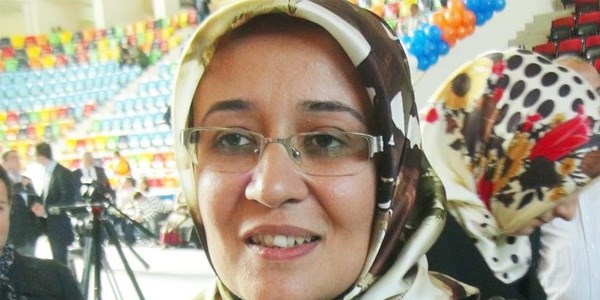 Bir AK Partili daha başörtüsü takacak