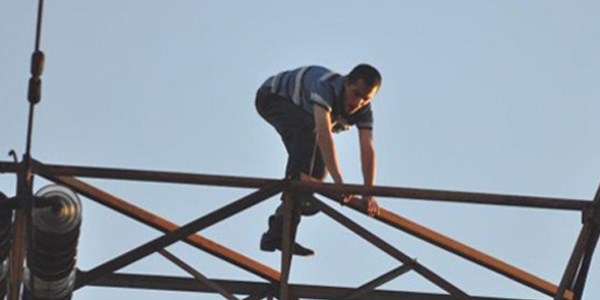 Yüksek gerilim direğinde ölümle dans