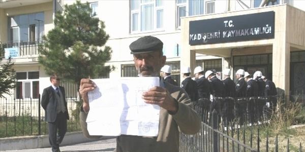 Evi yanan vatandaş devletten yardım bekliyor
