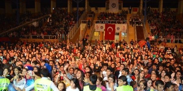 Çelik İş Sendikasından dayanışma konseri