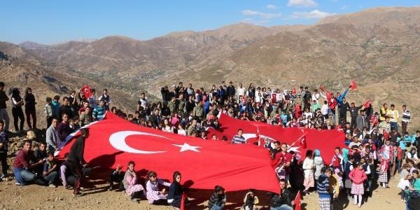Goman Dağı'nda Türk Bayrağı açtılar