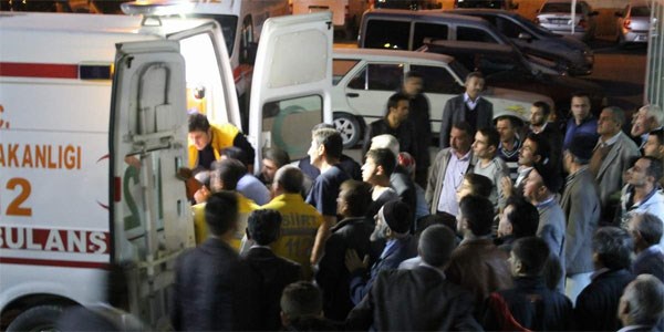 Nişan dönüşü feci kaza: 2 ölü, 10 yaralı