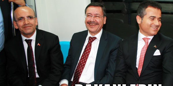 Bakanlar, denizin 62 metre altından Tweet attılar
