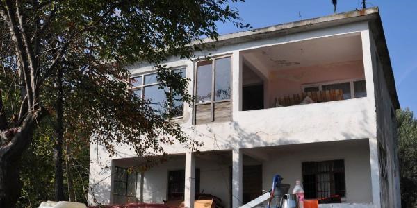 Cinayet, bu ba evinde ilenmi