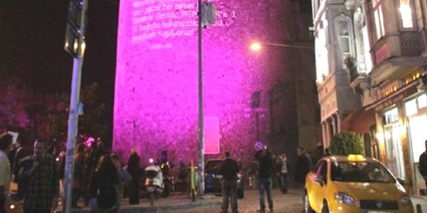 Galata Kulesi pembe renge büründü