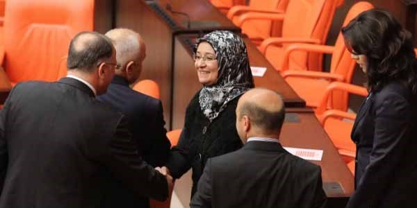AK Partili 4 vekil Genel Kurul'a başörtülü girdi