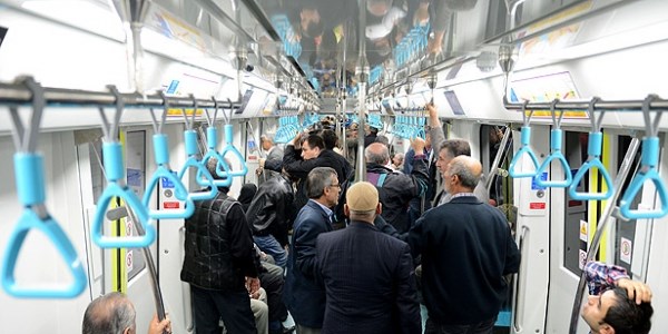 Yolcular Marmaray'dan inmek istemiyor