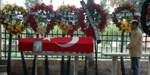 İntihar eden polis son yolculuğuna uğurlandı