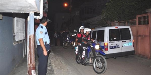 Polis kızı babasının silahıyla intihara kalkıştı