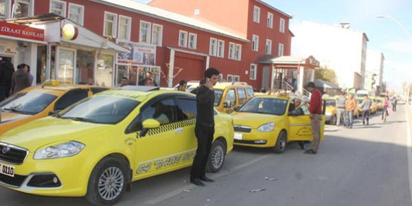 Ağrı'da korsan taksi eylemi