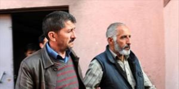 Kuzenini kalbinden bıçakladı