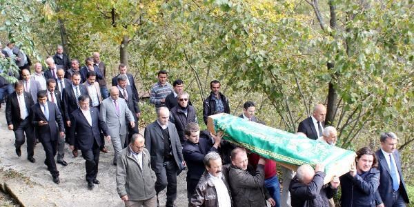 Bakan Yılmaz cenaze törenine katıldı