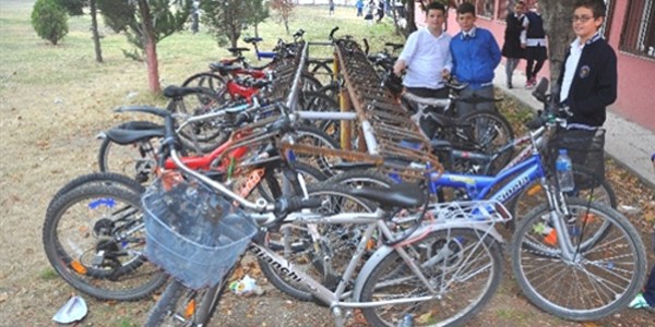 Lüleburgaz'da öğrenciler okula bisikletle gidiyor
