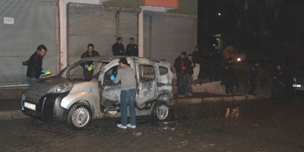 Hakkari'de öğretmenin aracı kundaklandı