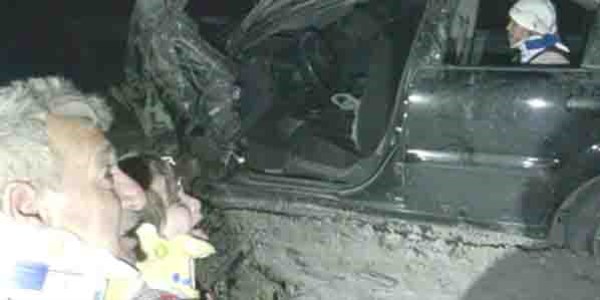 Yaral� anne k�z�n� teselli etmeye �al��t�