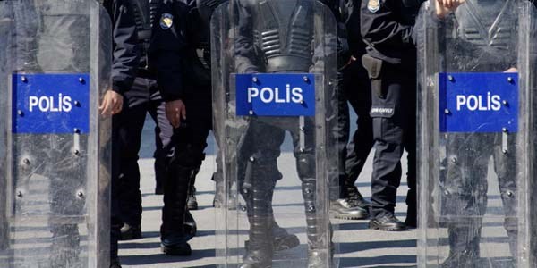 Sendika yesi 5 polis meslekten ihra edildi