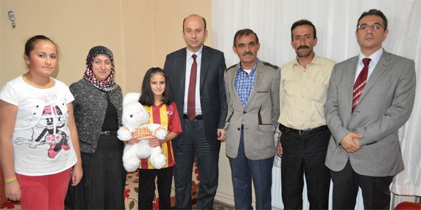 �l M�d�r� Kahraman, l�semili �ocuklar� ziyaret etti