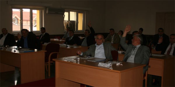 Kal�c� i� yerleri tahsisleri tart��maya neden oldu