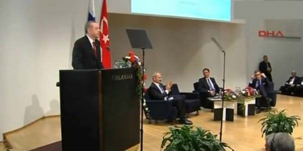 Başbakanın konuşması sırasında protesto/ Video