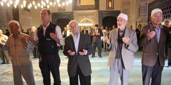 Organ ba���layan aileler ile organ nakledilenler mevlitte bulu�tu