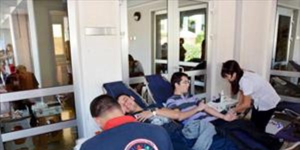 �niversite ��rencilerinden kan ba����