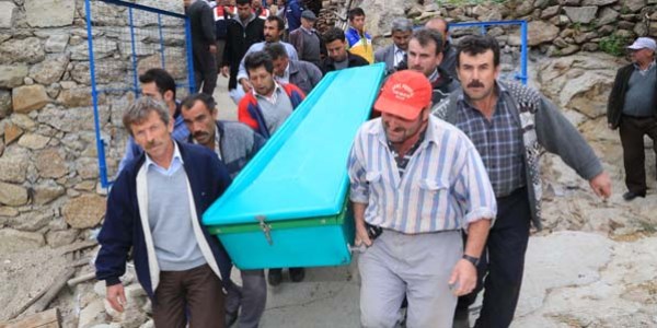 Yaşlı kadın ahırda ölü bulundu