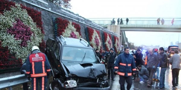 Maltepe'de trafik kazas�: 1 �l�, 3 yaral�
