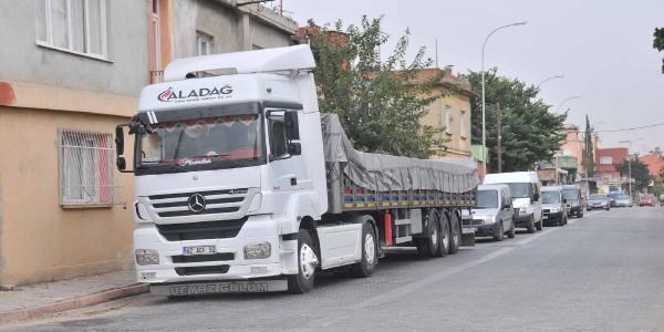 Bir TIR dolusu füze ve bomba yakalandı!/Video