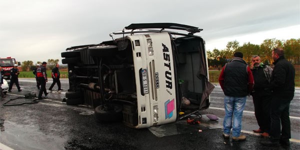 İşçi servisi kaza yaptı: 14 yaralı