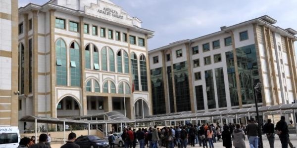 Protestocu öğrencilerden 4'ü serbest