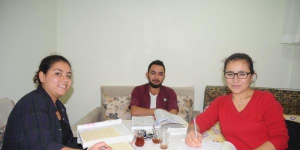 �niversite ��rencilerinden 'k�zl�-erkekli' tepkisi