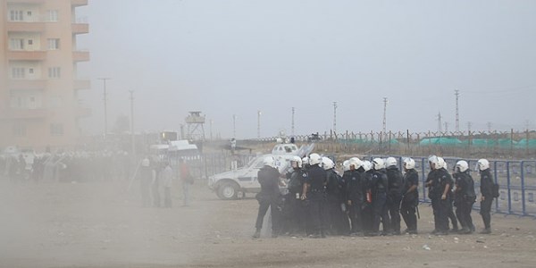 Nusaybin'de ��kan olaylarda 3'� polis 6 ki�i yaraland�