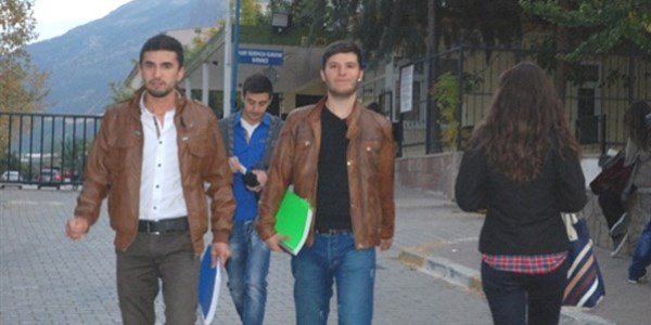Denizli'de ��rencilerden 'Ev' tepkisi