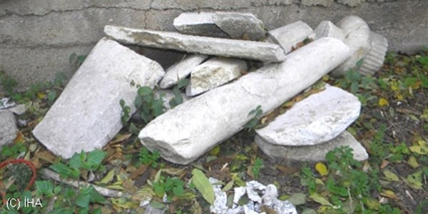 Osmanl�'n�n mezar ta�lar� ilgi bekliyor