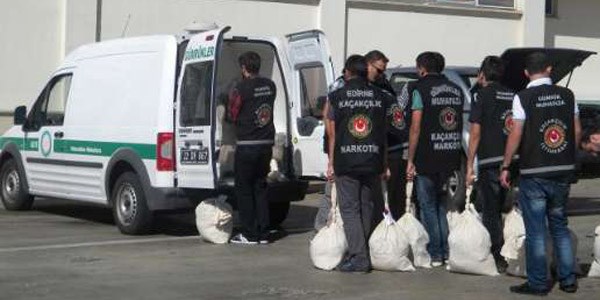 717 kiloluk eroini stajyer memur yakaladı