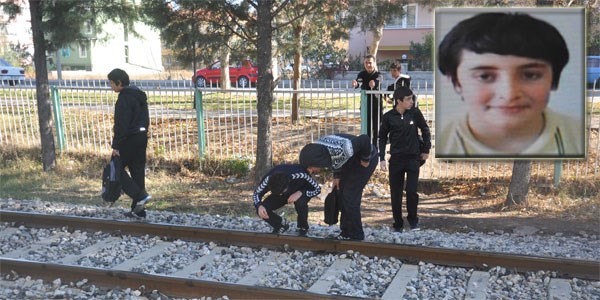 Lise ��rencisine k�m�r y�kl� tren �arpt�