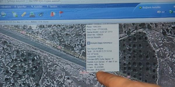 T�rkiye'den Suriye'ye ka��r�lan iki l�ks otomobile dikkat...