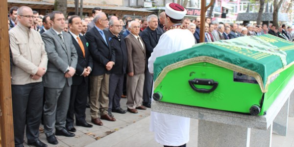 Yazı işleri müdürünün annesi toprağa verildi