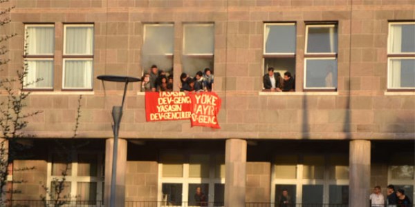 Dekanın odasını yakan 7 öğrenci tutuklandı