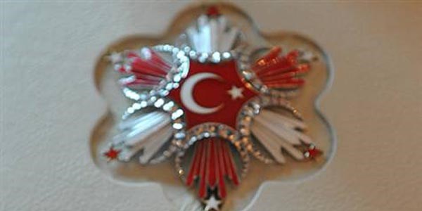 Yeni Devlet Ni�an� daval�k oldu