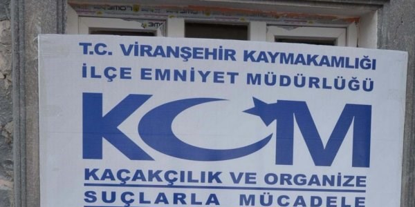 Şanlıurfa'da yol kenarında iki çuval esrar bulundu