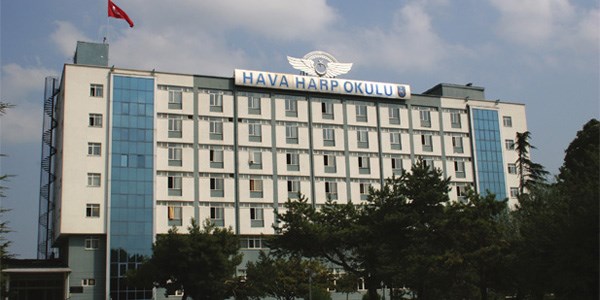 Askeri okullardan ayr�lanlar�n �dedi�i tazminat miktar� d���r�ld�